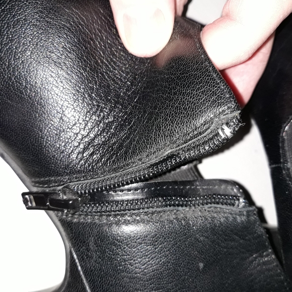 5/$25 💕 Me Too black leather zip ankle boots. 3.5 inches heel. Size 7 - Picture 8 of 12